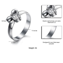 Tunnettu Hienolaatuisesta Naisten Titaanisormuksestaan Strassilla