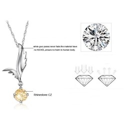 Luotettavan Laadukas Naisten Siipimäinen Platinapäällysteinen Titaanikaulakoru Strassilla