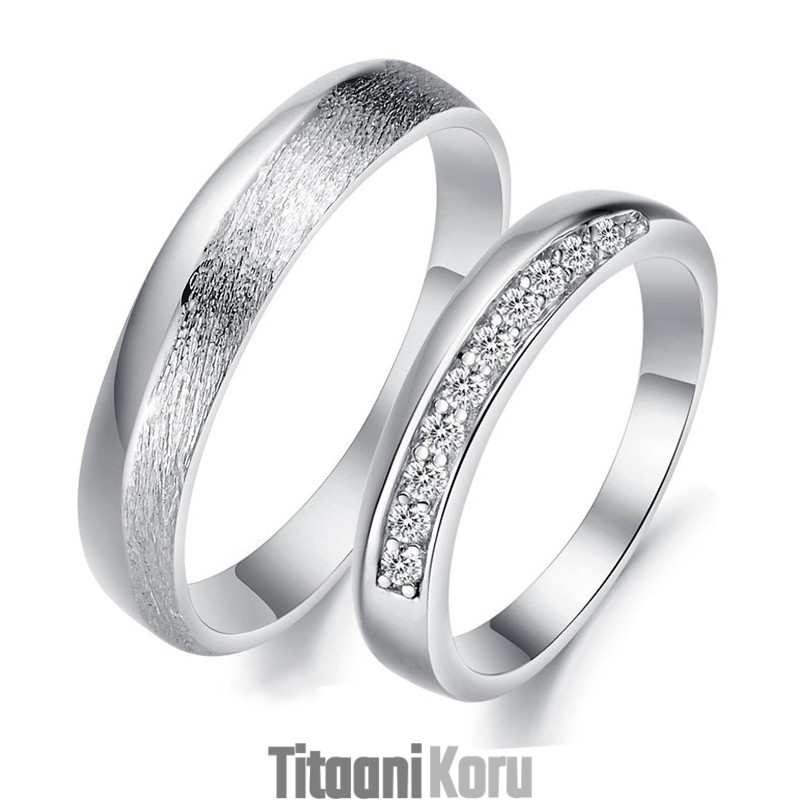 Maailmanlaajuisesti Tunnettu Naisten Platinapäällysteinen Titaanisormus Rakastavaisille Strassilla