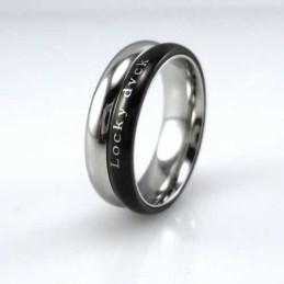 Locky Dvck Unisex 6 Mm Musta Titaanisormus