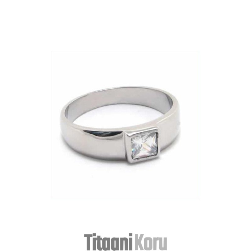 Timanttisarjalla Ja Titaanilla Koristeltu 6 Mm:N Hovisormus Timanttisarjalla Ja Titaanilla Koristeltu 6 Mm:N Hovisormus
