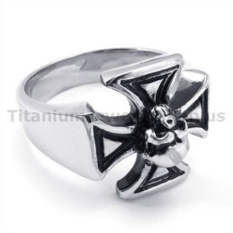 Titaanisormus "Cross Skull"