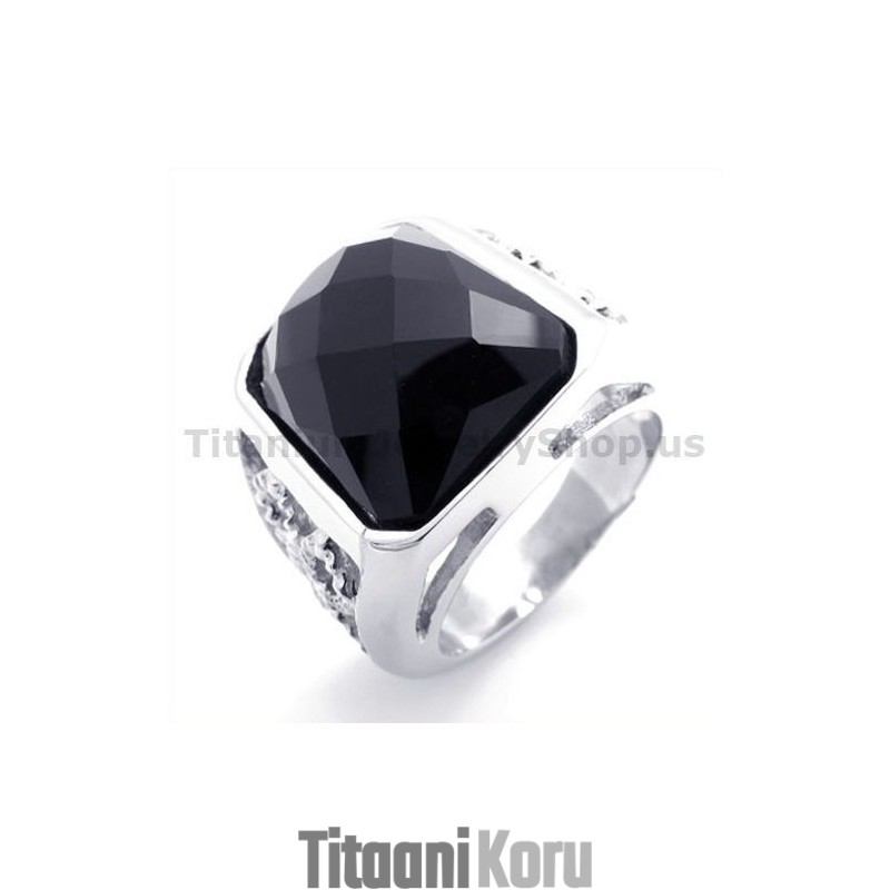 Titaanirengas Zirkonilla