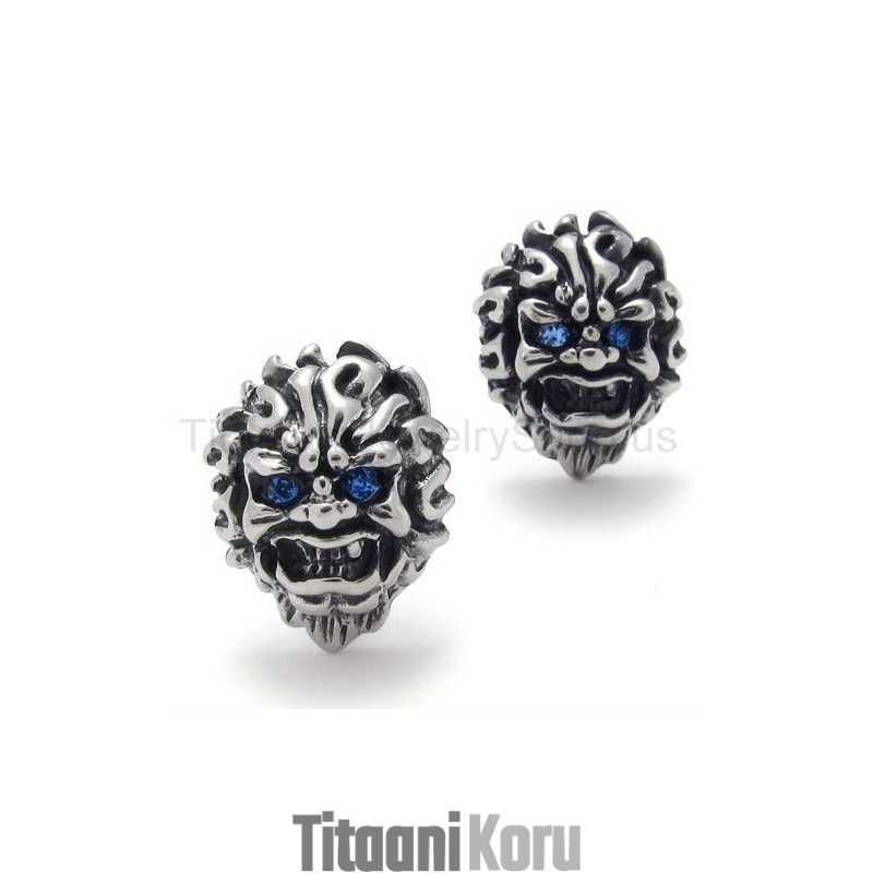 Blue-Eyes Lion Retro Titanium -Korvakoruilla Blue-Eyes Lion Retro Titanium -Korvakoruilla