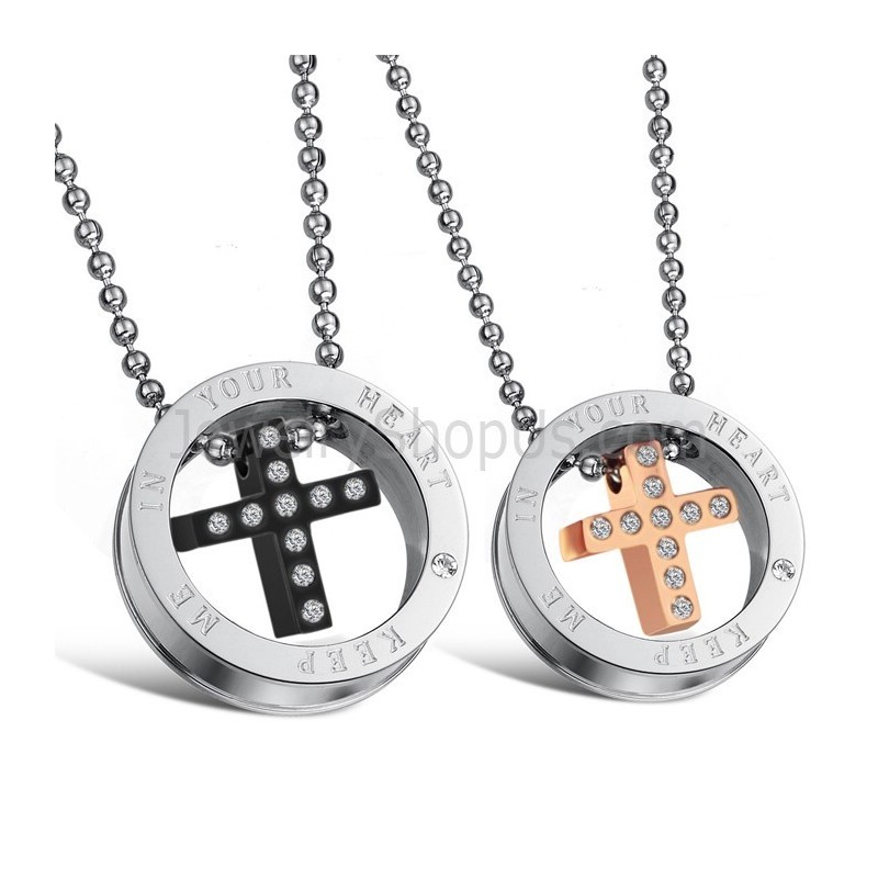 Titaanista Valmistetut Ruusukultaa Ja Mustaa Ristiä Sisältävät Rakastavaisten Riipukset Strasseilla Ja Ilmaisilla Ketjuilla C681