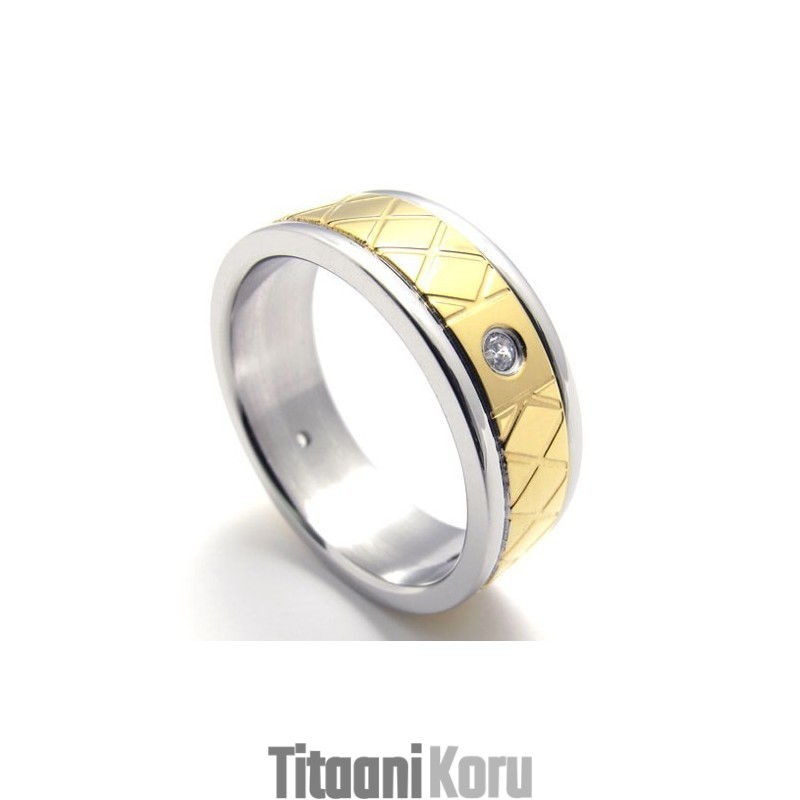 Kultainen Timantti-Titaanisormus